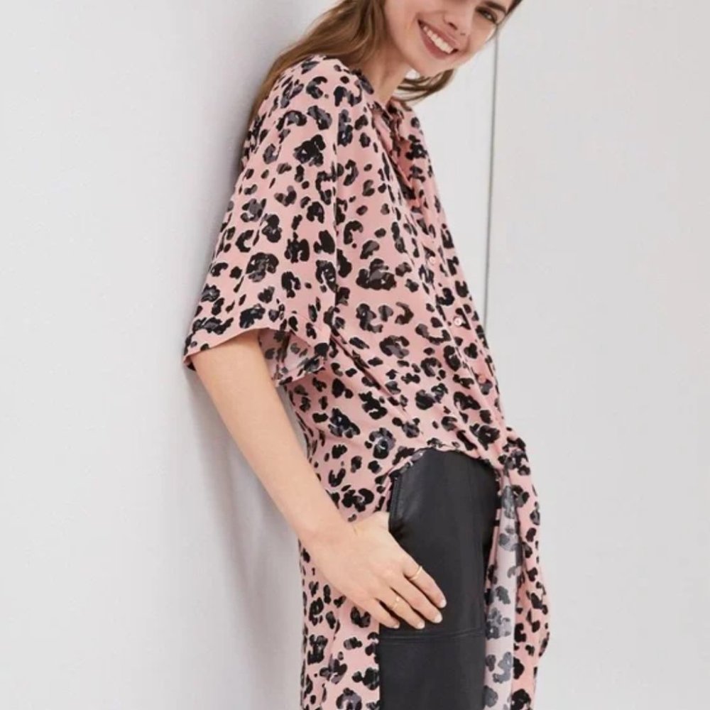 Maeve by Anthropologie high-low leopard button down -- XS